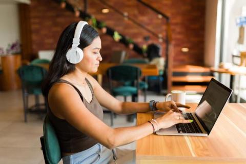 How Cafés Use Digital Tools to Attract Repeat Customers
