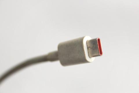How to Clean Charging Cable Connectors and Magnetic Tips?