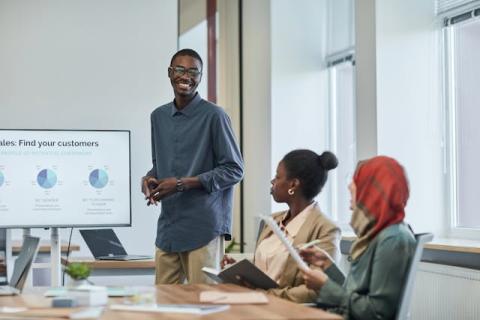 PowerPoint Plugin for Charts vs Excel Embeds for Live Presentations