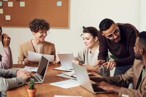 How Teams Handle Multiple Projects Effectively With Job Management Software